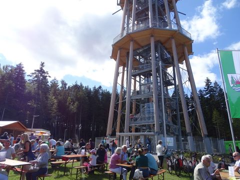Besucher am Aussichtsturm