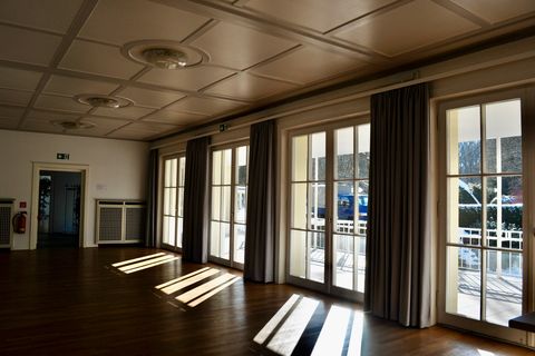 Lesesaal mit Zugang zur Terrasse