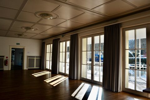 Lesesaal mit Zugang zur Terrasse