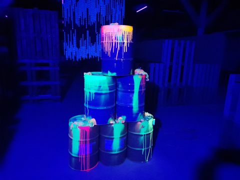 Neonlicht in der Lasertag Arena